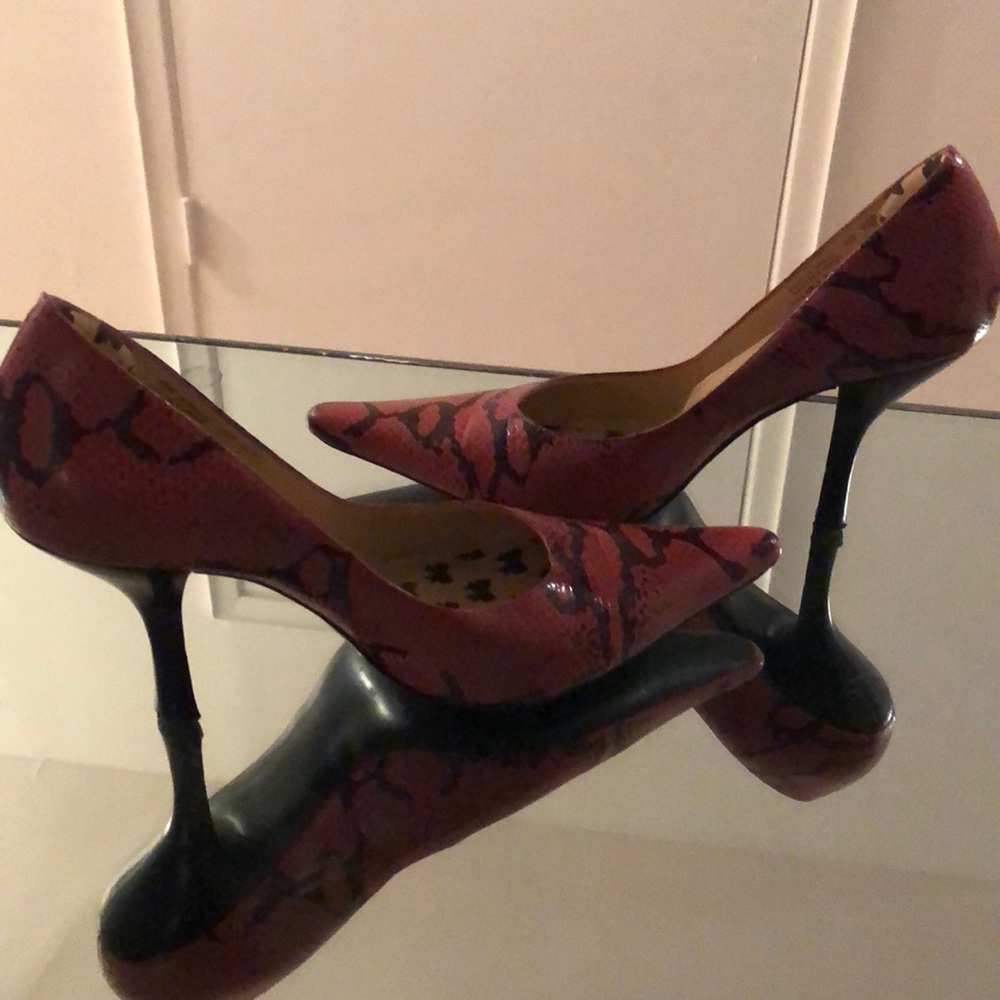 Carlos Santana Pink Leather Pumps